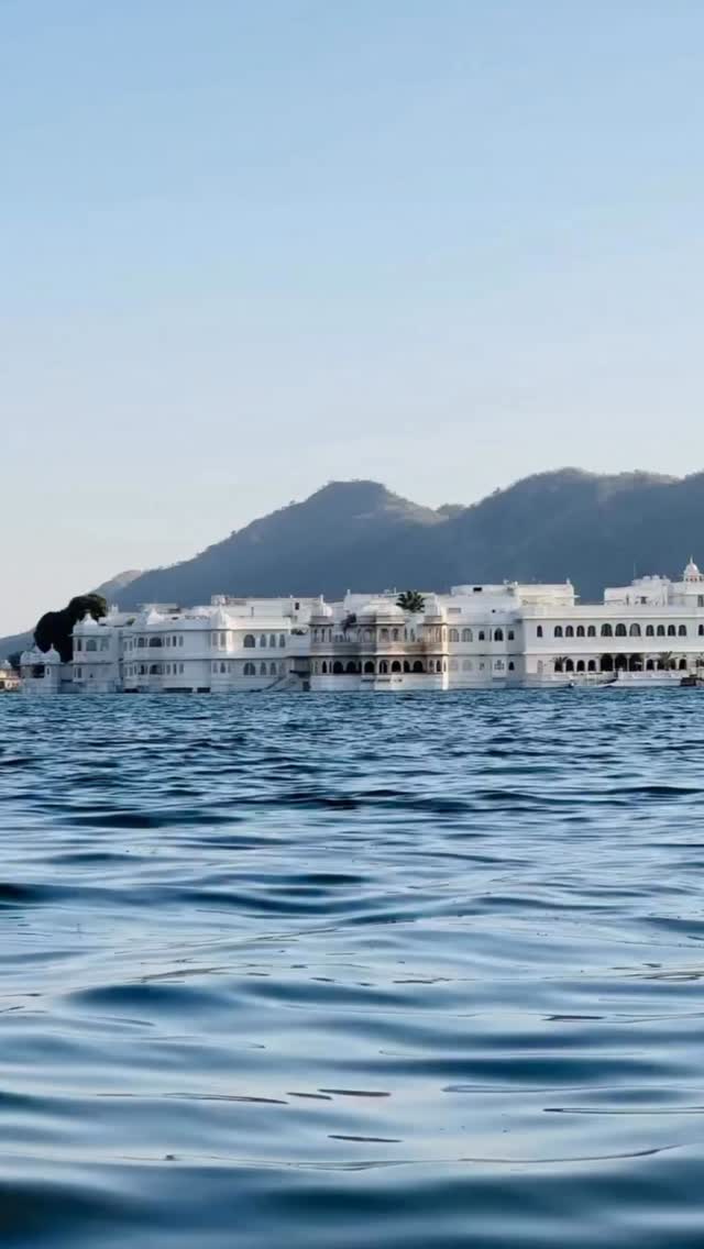 Private : Local Half Day City Tour Udaipur with Boat Ride at Lake Pichola